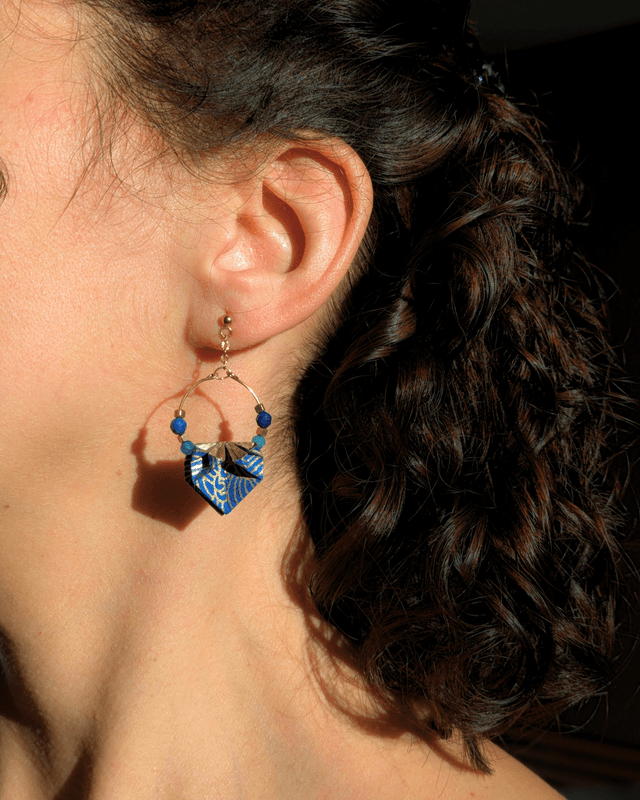 Boucles d'oreilles origami Nymphéa Bleu lapis lazuli – Bijou unique et élégant