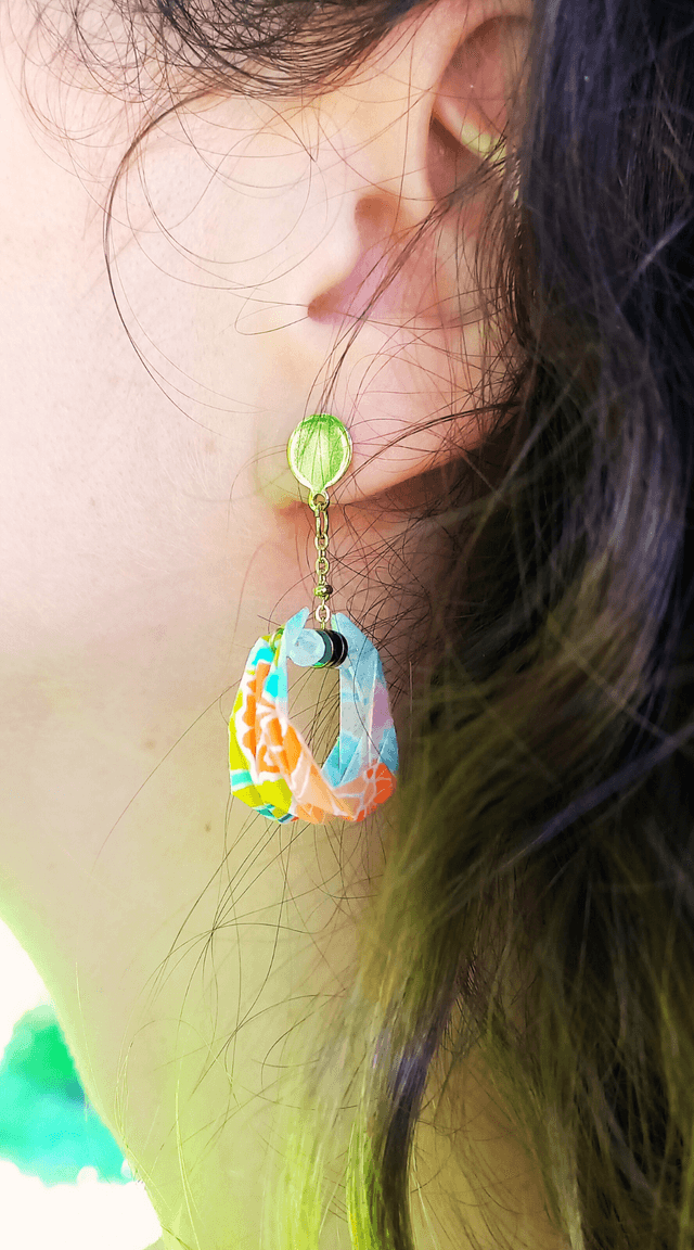 Boucles d'oreilles origami Lune ou l'autre jaune or taille S