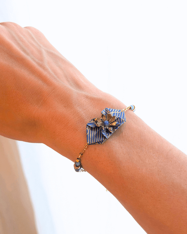 Bracelet origami Nymphéa Bleu lapis lazuli – Bijou unique et élégant -