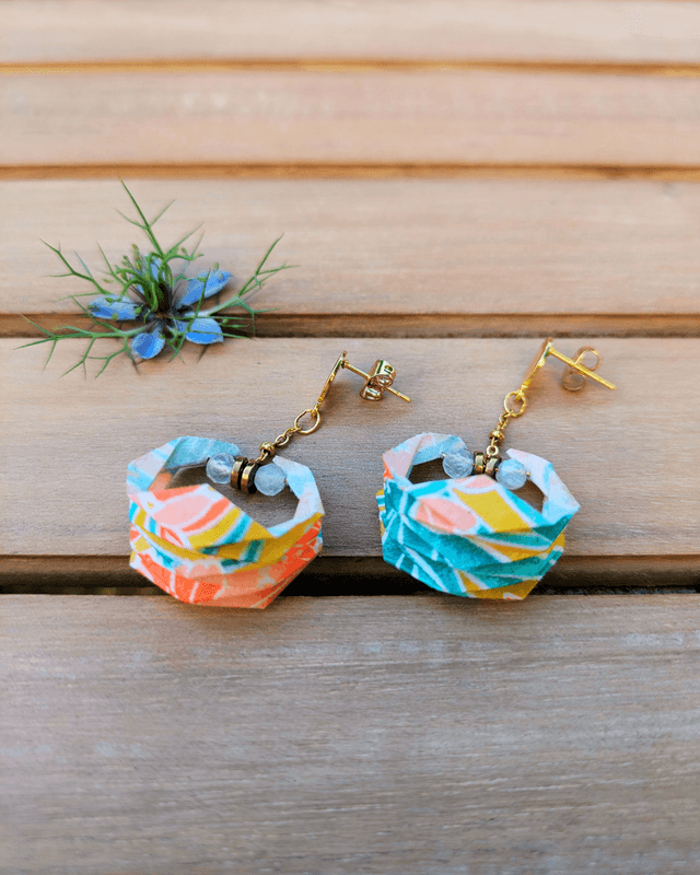 Boucles d&#039;oreilles origami Lune ou l&#039;autre jaune or taille S