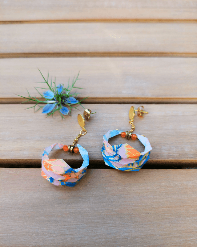 Boucles d&#039;oreilles origami Lune ou l&#039;autre rose poudré taille S