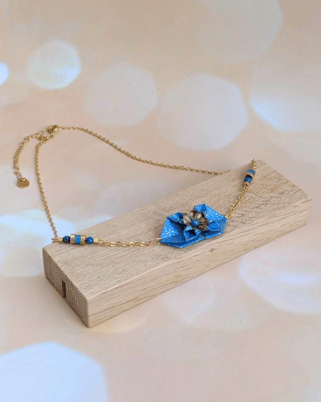Collier origami Nymphéa Bleu apatite – Bijou unique et élégant -